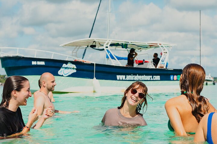 Bacalar Lagoon Sightseeing Boat Tour with Open Bar and Snacks