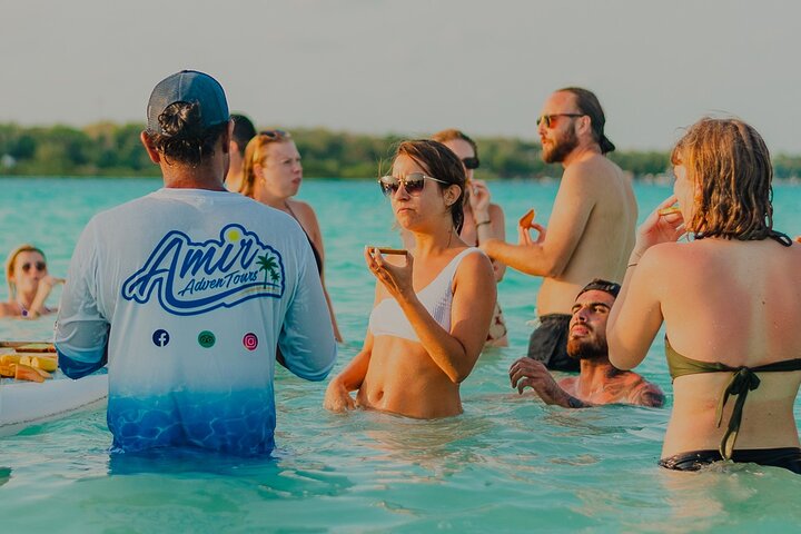 Bacalar Lagoon Sightseeing Boat Tour with Open Bar and Snacks