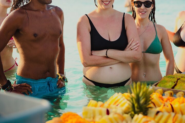 Bacalar Lagoon Sightseeing Boat Tour with Open Bar and Snacks