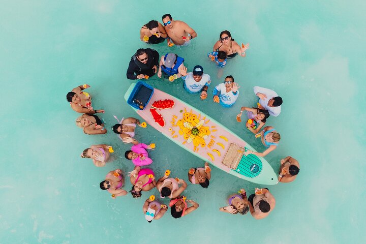 Bacalar Lagoon Sightseeing Boat Tour with Open Bar and Snacks