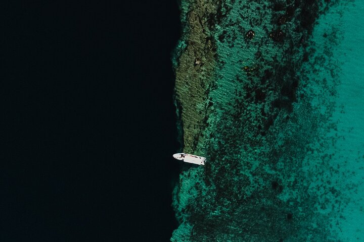 Bacalar Lagoon Sightseeing Boat Tour with Open Bar and Snacks
