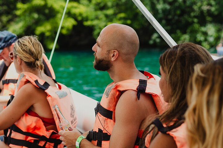 Bacalar Lagoon Sightseeing Boat Tour with Open Bar and Snacks