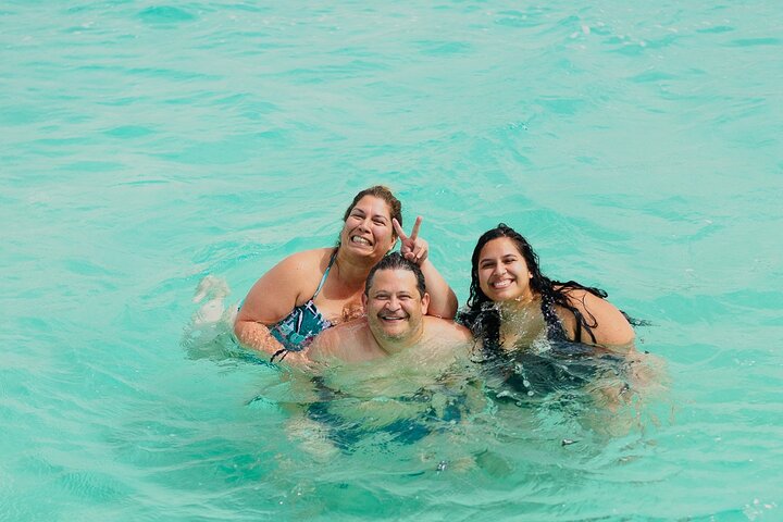 Bacalar Lagoon Sightseeing Boat Tour with Open Bar and Snacks