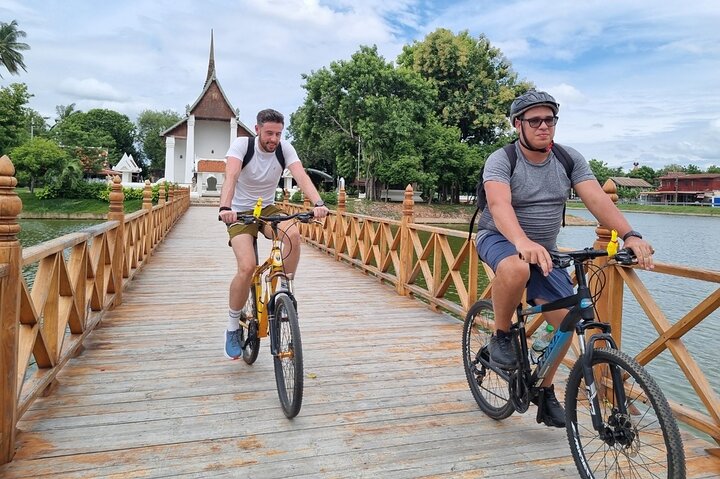 Full-Day Historical Park and Countryside Tour in Sukhothai