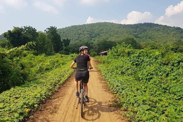 Full-Day Historical Park and Countryside Tour in Sukhothai