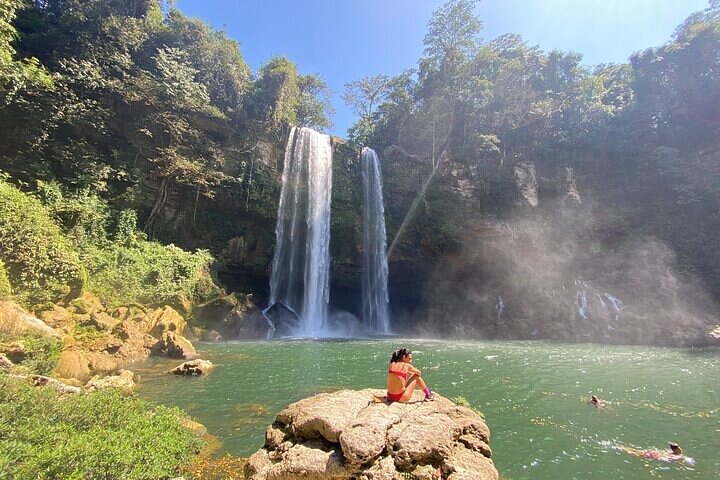 Full Day Tour to Palenque Archaeological Zone with Waterfalls