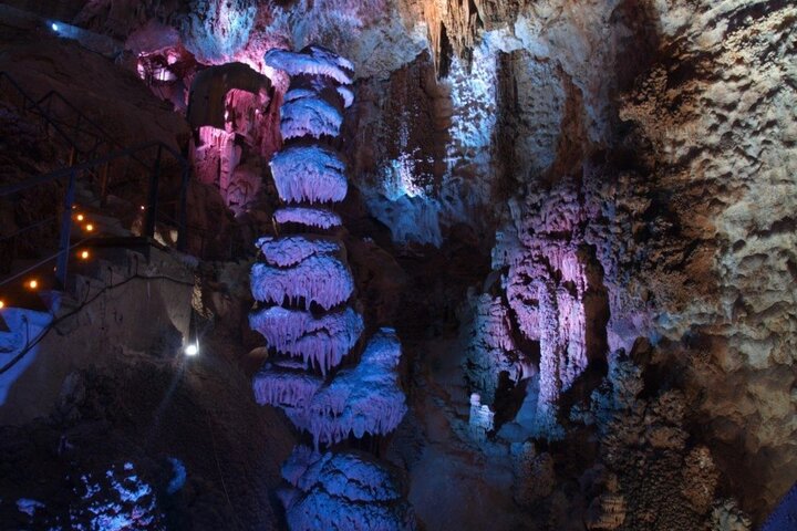 Alicante : Canelobre Caves and Busot Castle with Local Guide