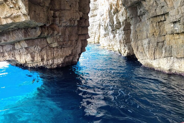 Blue Cave & Hvar, 5 Islands Speedboat with Luxury Seats in Shade