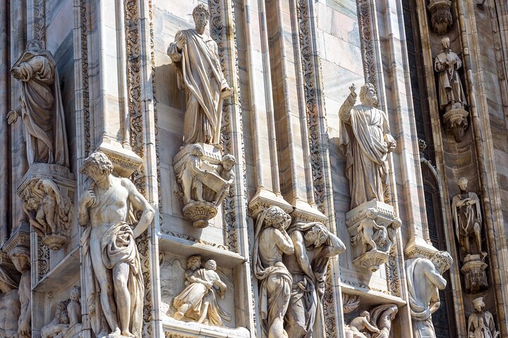 Milan Super Saver: Skip-the-Line Duomo and Rooftop Guided Tour