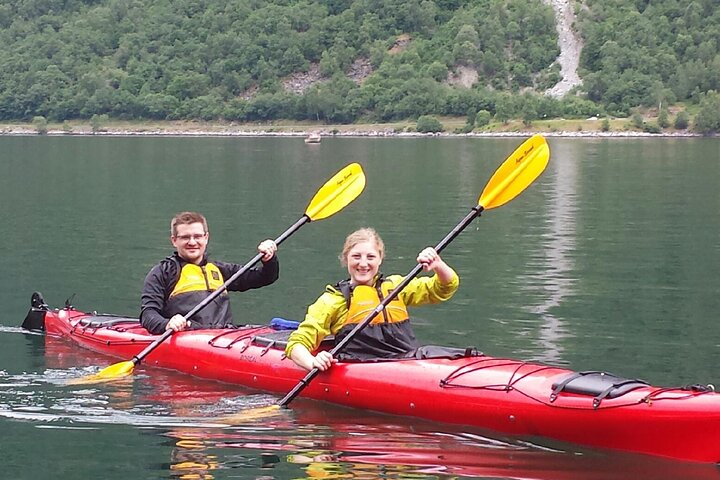 Guided kayak tour "The Seven Sister Tour" on the Geiranger Fjord - 4 h