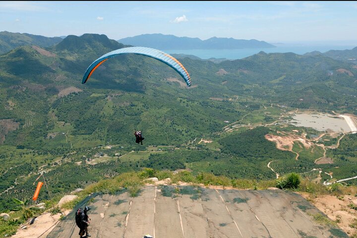 Paragliding Experience in Nha Trang