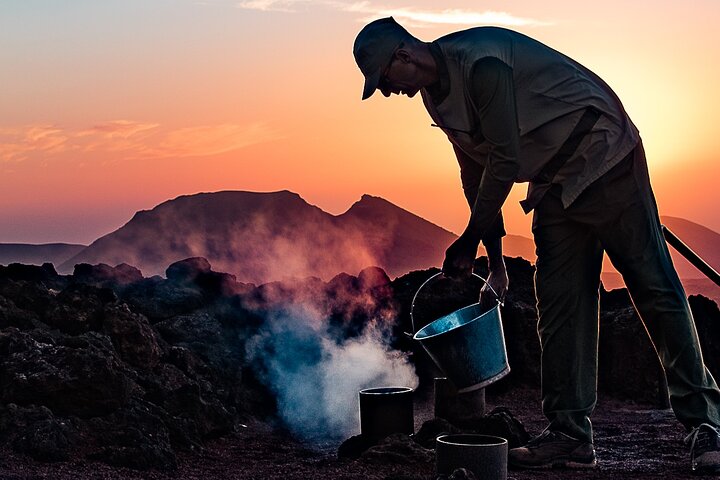 Timanfaya Evening Experience and Volcano Dinner