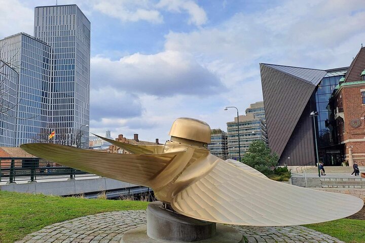 Half Day Self-Guided Audio Walking Tour in Cosmopolitan Malmö