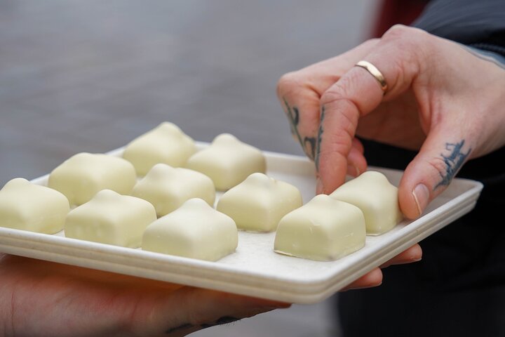 Ghent: Famous Belgian Chocolate Walking Tour with Tastings