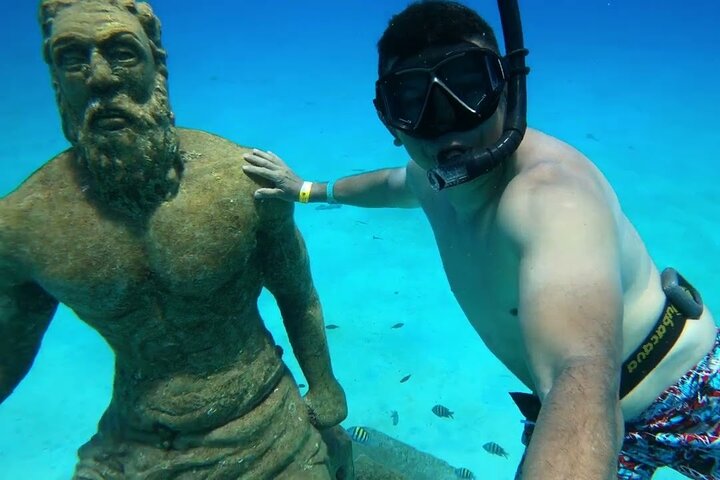Diving for Beginners among Corals and Statues in San Andres