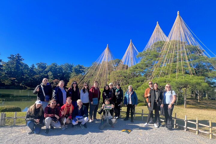 Kanazawa Highlights: Garden, Castle, Samurai & Geisha+Taxi