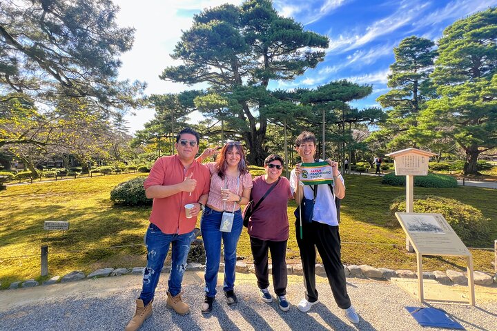 Kanazawa Highlights: Garden, Castle, Samurai & Geisha+Taxi