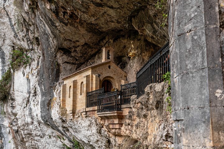 Excursion to the Lakes and Covadonga from Cangas de Onís