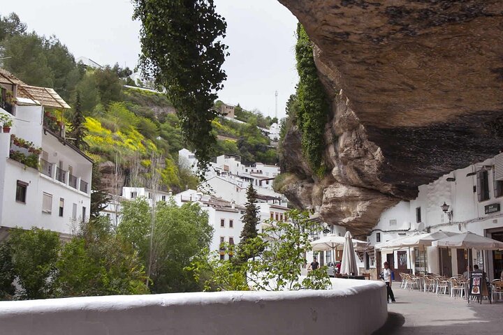 Discover Ronda and Setenil de las Bodegas in a Day from Málaga