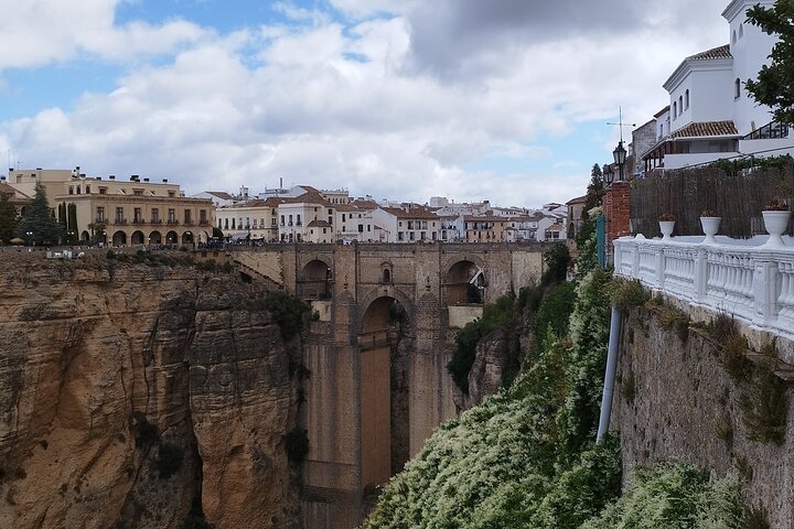Discover Ronda and Setenil de las Bodegas in a Day from Málaga