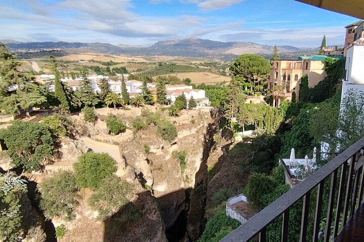 Discover Ronda and Setenil de las Bodegas in a Day from Málaga