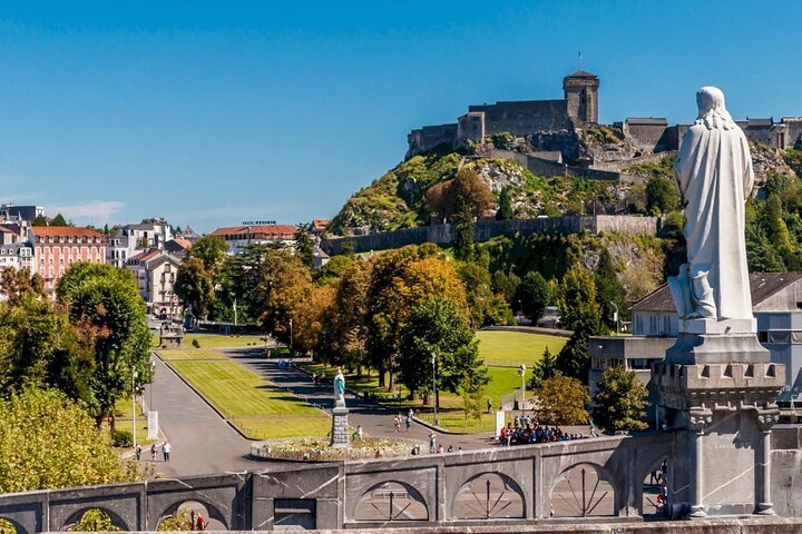 Guided Small Group Day Tour from Toulouse to Lourdes