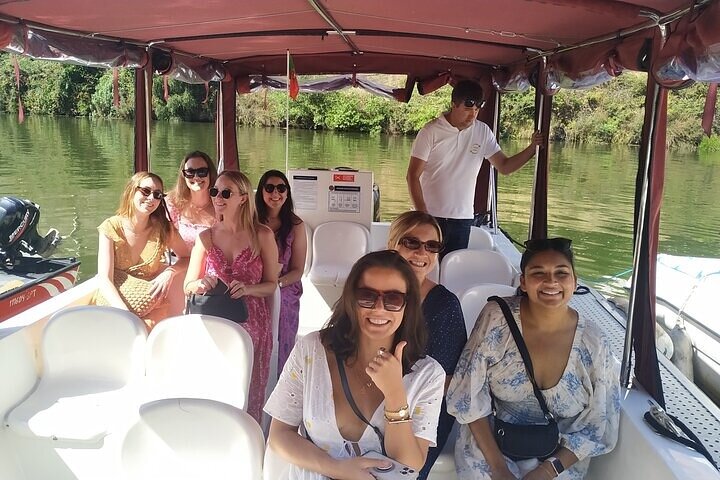 Régua: Prime Douro Valley Tour: 9 wines, Trad. Lunch & Priv. Boat