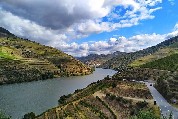 Régua: Prime Douro Valley Tour: 9 wines, Trad. Lunch & Priv. Boat