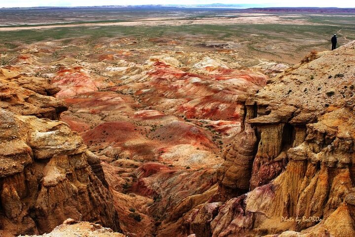 Gobi tour Mongolia with dinosaur fossils