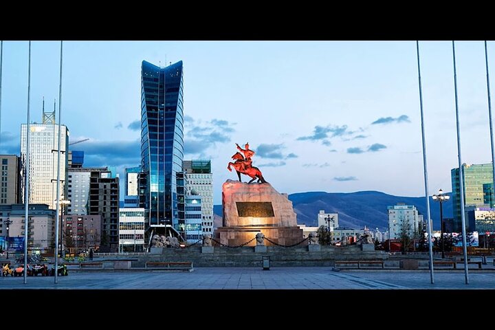 Gobi tour Mongolia with dinosaur fossils