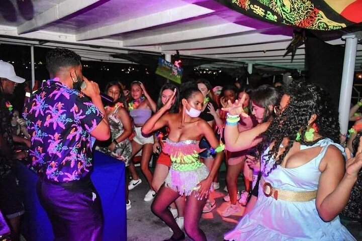 San Andres Bay Yacht Rumba Tour with Bar Libre