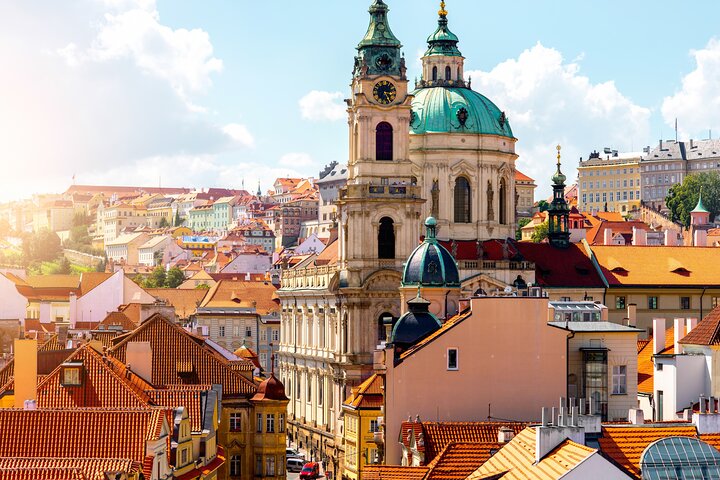 Private transfer from Passau to Prague, 2h Stop, Local driver
