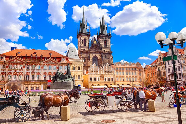 Private transfer from Passau to Prague, 2h Stop, Local driver