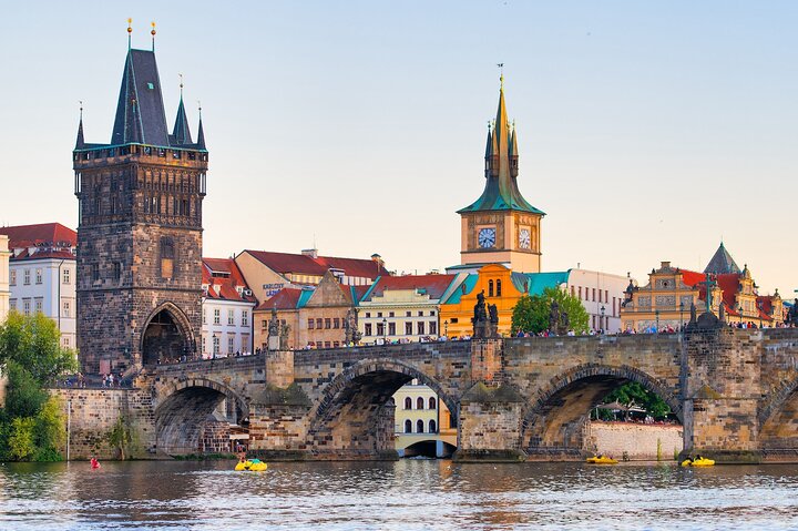 Private transfer from Passau to Prague, 2h Stop, Local driver