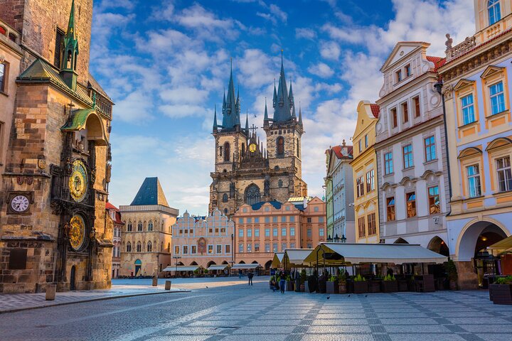 Private Transfer from Cesky Krumlov to Prague, English-speaking driver