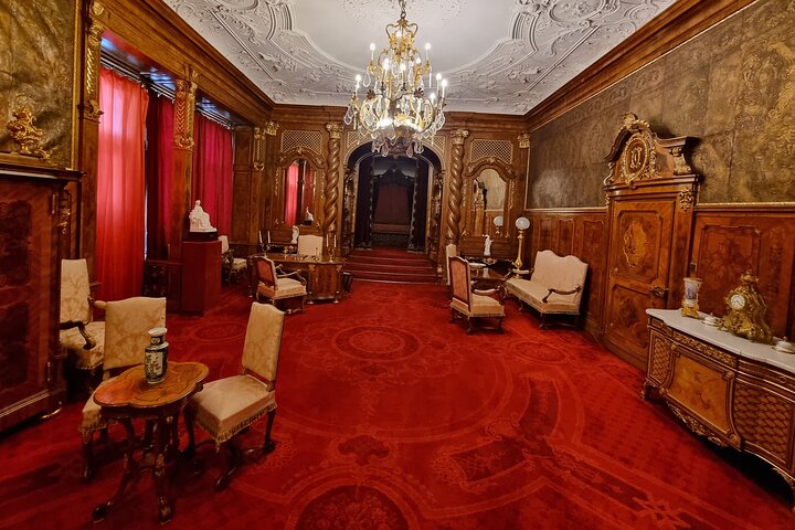 Private Day Trip from Bucharest: Dracula’s Castle, Peles & Brasov