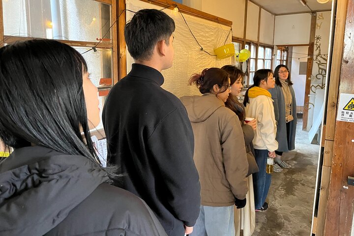 Become a Local! A Walking Tour of Arts, Crafts & Onsen Culture