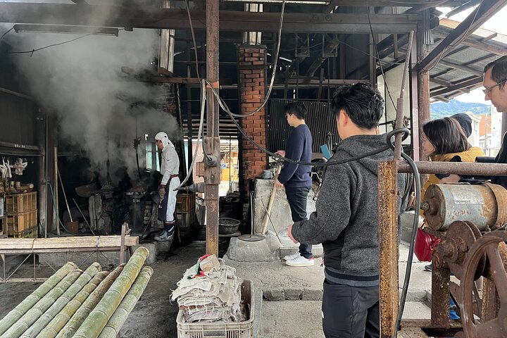Become a Local! A Walking Tour of Arts, Crafts & Onsen Culture