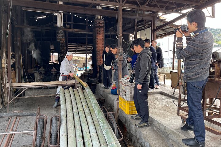 Become a Local! A Walking Tour of Arts, Crafts & Onsen Culture