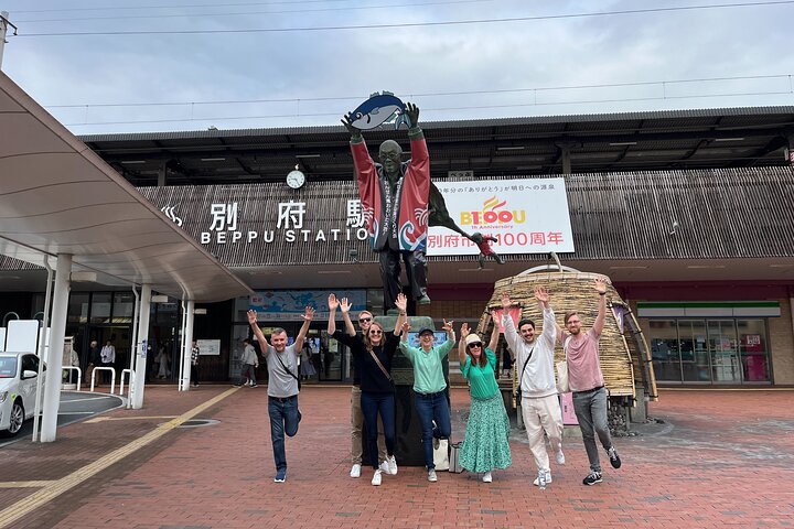 Become a Local! A Walking Tour of Arts, Crafts & Onsen Culture