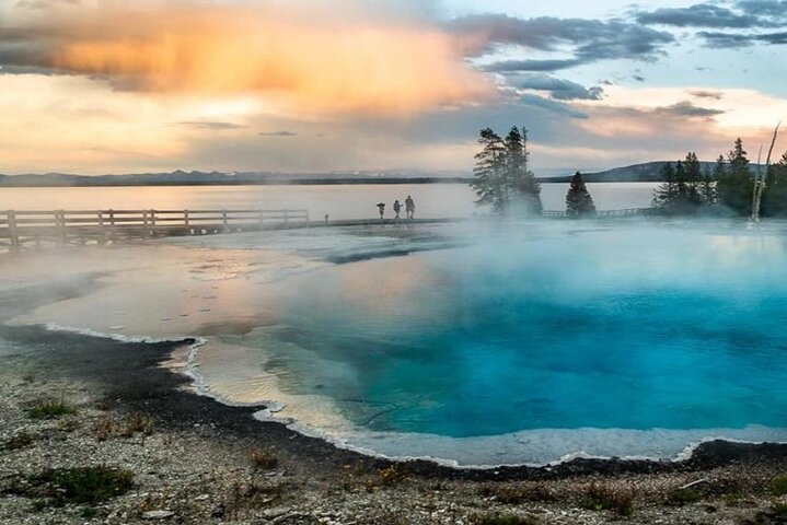 From Bozeman Express Yellowstone Full Day Tour