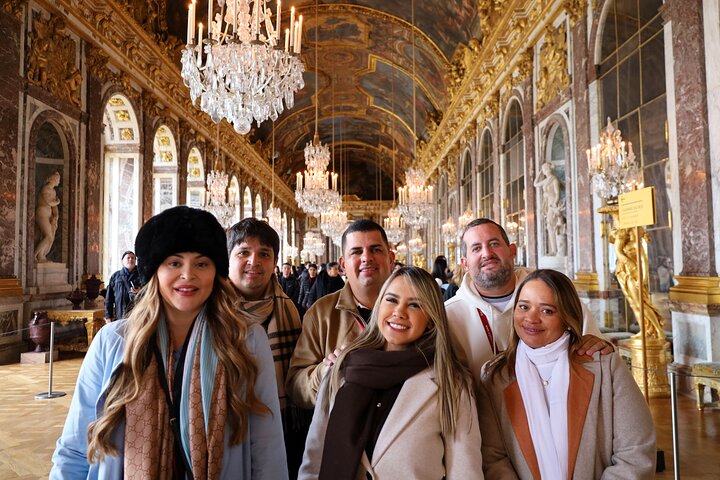 Paris-Versailles Roundtrip in a Van with tickets