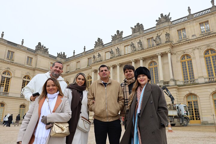 Paris-Versailles Roundtrip in a Van with tickets