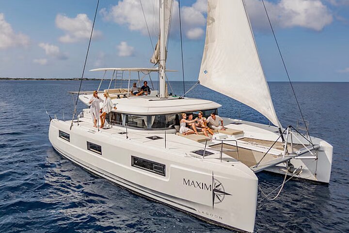 Shared Sail and Snorkel Catamaran Tour in Caribbean Netherlands