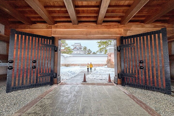 Kanazawa Highlights: Garden, Castle, Samurai & Geisha+Taxi
