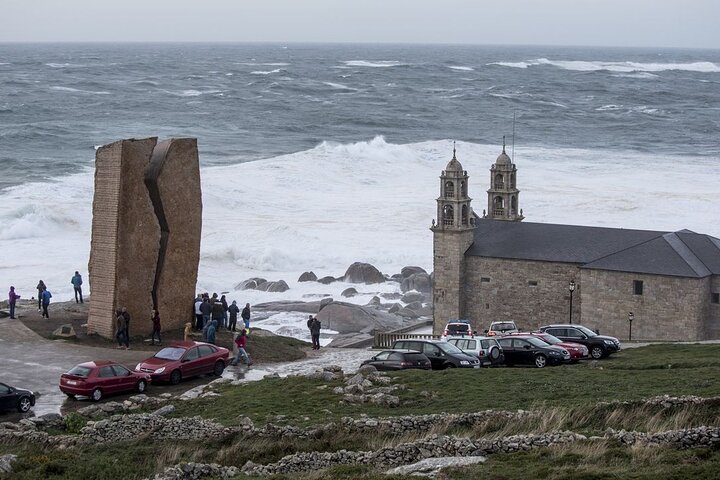 Excursion to Finisterre + Muxia + Costa da Morte (7 stops)