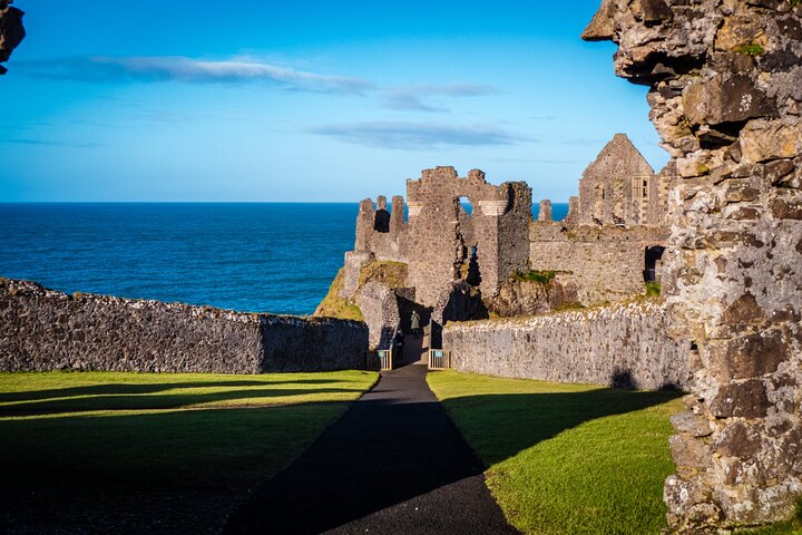Giants Causeway and Castles from Belfast: Guided Tour