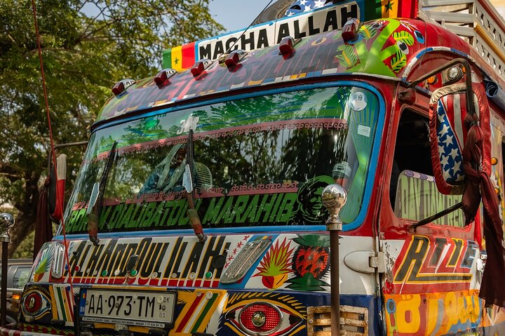 Dakar in 3h: Full tour by traditional fast coach