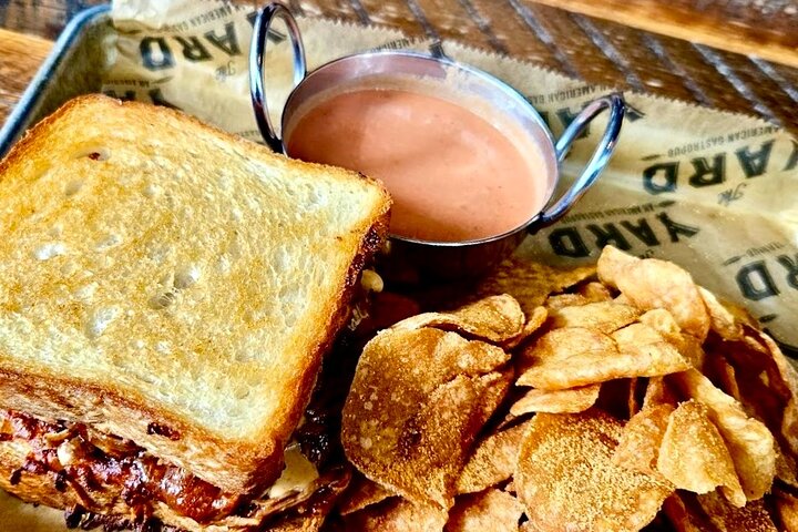 Downtown Pittsburgh Hidden Gems Food Tour with 5 Food Tastings