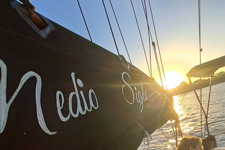 "SAILING TOUR: Tango and Choripan (typical Argentine food)